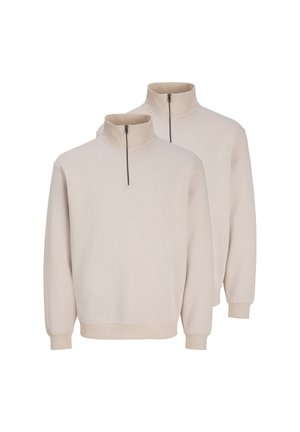 Dwie beżowe bluzy z długim rękawem, z kołnierzem na ćwierć suwaka, ściągaczami na mankietach i dolnych krawędziach, prezentowane na białym tle.