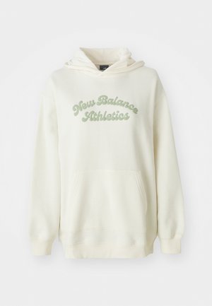 Crème kleurige hoodie met een voorzak en lichtgroene tekst "New Balance Athletics" op de borst.