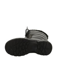 Černá nepromokavá bota s texturovanou gumovou podrážkou, vycpaným látkovým svrškem a umělou kožešinou kolem horní části. Obsahuje šněrování.