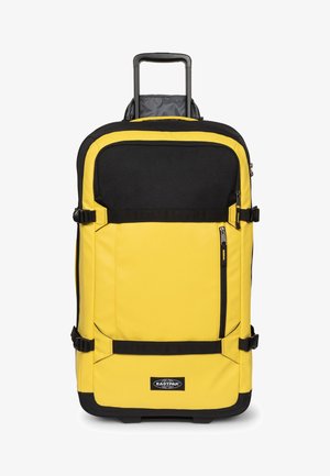 Valigia gialla e nera con ruote, manico estensibile, tasca frontale con cerniera, cinghie di compressione e logo Eastpak al centro in basso.