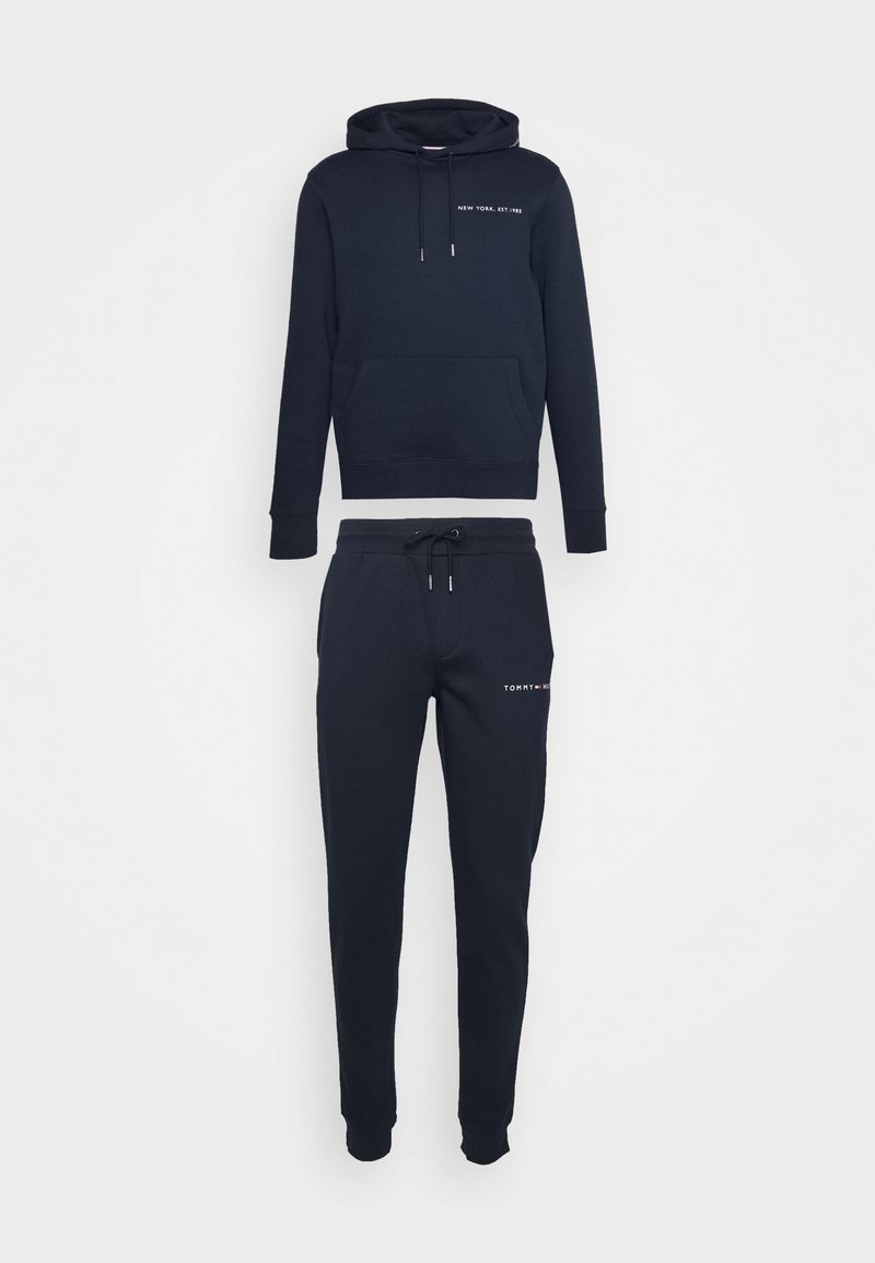 Tommy Hilfiger MULTI PLACEMENT TRACKSUIT SET - Fato de treino - desert sky
