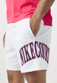 Nike Performance HERITAGE SHORT - Calções desportivos - white/black/hot fuchsia