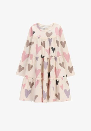 Kremowa sukienka dla malucha z długim rękawem, z warstwowymi falbanami i wzorem serc w kolorach różowym, brązowym, fioletowym i czarnym na całej powierzchni.
