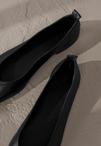 Next SIGNATURE SQUARE TOE  - Baleriinad - black