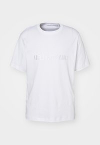 Atlasīts, white