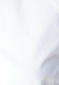 KARL LAGERFELD CROPPED D RING SHIRT - Πουκαμίσα με κουμπιά - white
