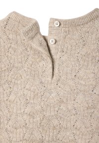 Hellbeige Pullover mit strukturiertem Muster, dreiknöpfigem Ausschnitt und Rippkragen. Hergestellt aus weichem, gestricktem Material.