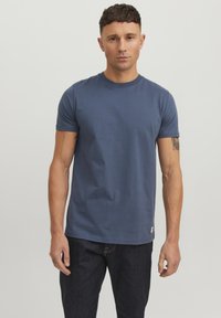 R.D.D. ROYAL DENIM DIVISION RDD DAN - Základné tričko - ombre blue