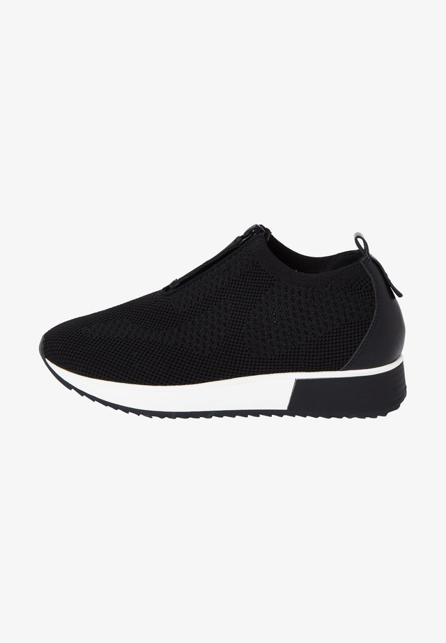 Sneakers - black