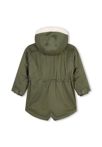 Parka olive verte avec une capuche, un col en fourrure et des poignets ajustables. Présente une taille froncée et un ourlet arrondi.