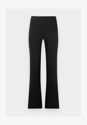 Svarte ribbestrikkede bukser med høy midje og en lett vidde nederst, lagt flatt på en lys grå bakgrunn.