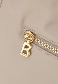 Thumbnail Image 4