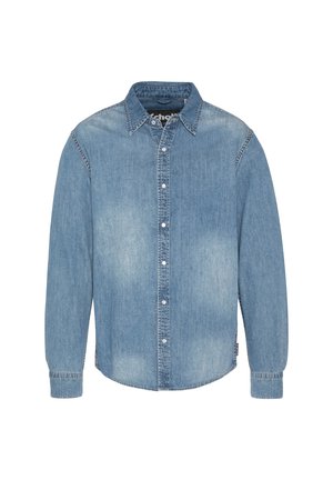 Chemise en denim bleu clair à manches longues avec fermeture boutonnée sur le devant, col pointu et zones légèrement décolorées sur le torse et les manches.