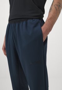 Adidas Terrex MT  - Donji dijelovi trenirke - aurora ink