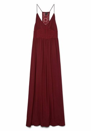 Burgundy maxiklänning med tunna spagettislingor, V-ringning och detaljerad spetsöverdel. Flödande tyg med en rynkad kjolstruktur.