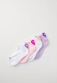 Cinque paia di calzini alla caviglia bianchi, rosa e viola, con accenti colorati sul tallone e sulla punta. Cuffie a coste e texture morbida e liscia.