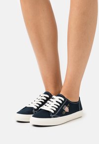 GANT PILLOX  - Trainers - marine