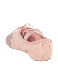 Rosa Ballerina-Schuh aus weichem Stoff mit einer Gummispitze, elastischen Riemen und einem gerafften Rand für einen sicheren Sitz. Detaillierte Nähte sichtbar.