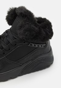 Skechers UNO LITE - Botines con cordones - black
