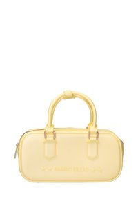 Borsa a mano gialla realizzata in materiale liscio, con manici arrotondati, chiusura con zip, logo impresso e dettagli decorativi in metallo.