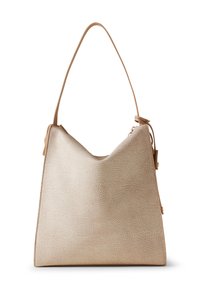 Borsa hobo in pelle beige con texture, caratterizzata da una forma triangolare distintiva e una sola tracolla. Presenta una chiusura con zip e hardware minimale.