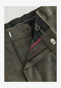 Unselected, brown check