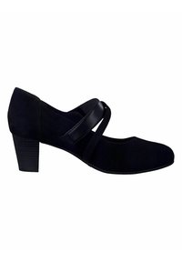 Zapato de tacón alto de ante negro con punta redondeada, que presenta una correa de cuero liso cruzada y un tacón en bloque texturizado.