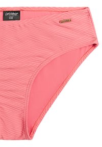 Korallinvärinen uimapuvun alaosa hohtavalla herringbone-kuviolla, jossa on sileä viimeistely ja pieni kultainen logo korostus vyötäröllä.