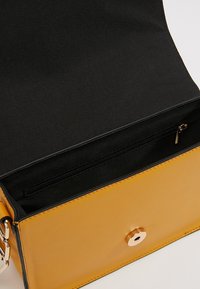Dorothy Perkins Borsa a tracolla - yellow