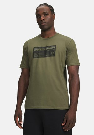 Under Armour, BOX WORDMARK LABEL - T-shirt con stampa - marine od green