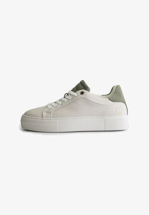 Travelin Trainers - green