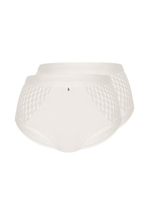 Zwei Paar weiße Damenunterwäsche mit durchscheinenden, gemusterten Seitenteilen und einem kleinen dekorativen Anhänger vorne am Bund.