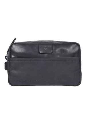 Pochette en cuir noir avec une texture lisse, dotée d'une poche avant et d'un logo embossé. Fermeture éclair sur le bord supérieur. Forme rectangulaire.