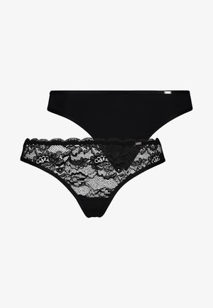 Zwart stringondergoed set met een gladde stof en een kanten paar met bloemmotieven, beide met een lage taille.