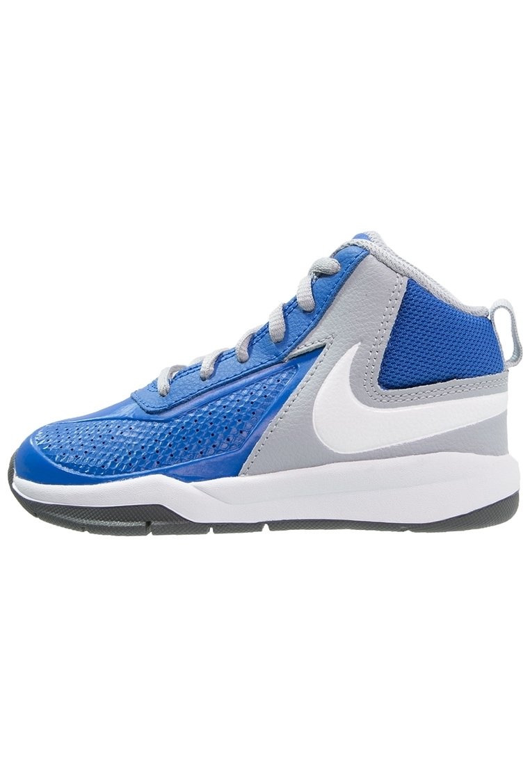 Niebiesko-szare buty sportowe z siateczkową cholewką, gumową podeszwą i wyraźnym białym logo Nike. Zawierają szare akcenty i teksturowane nakładki.