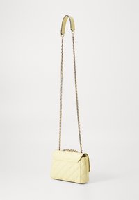 Guess GIULLY  - Torba preko tijela - daisy
