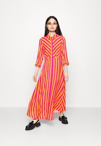 YAS Petite YASSAVANNA LONG SHIRT DRESS  - Maxi šaty - orange pepperstripes:fuchsia purple
