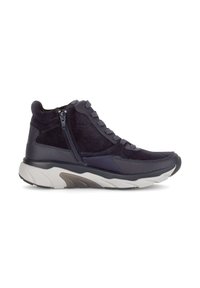 Baskets montantes en suède bleu marine foncé et mati�ère synthétique, dotées d'un système de fermeture à lacets et à zip, ainsi que d'une semelle épaisse blanche et grise.