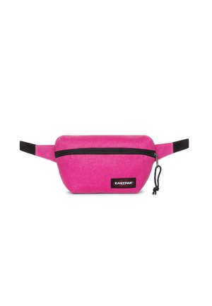Marsupio in tessuto lucido di un brillante colore rosa, con una chiusura a zip superiore, dettagli neri e una tracolla regolabile. Presenta una patch del logo Eastpak.
