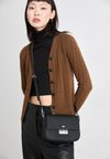 CROSSOVER BAG - Ülerinna-kott - noir
