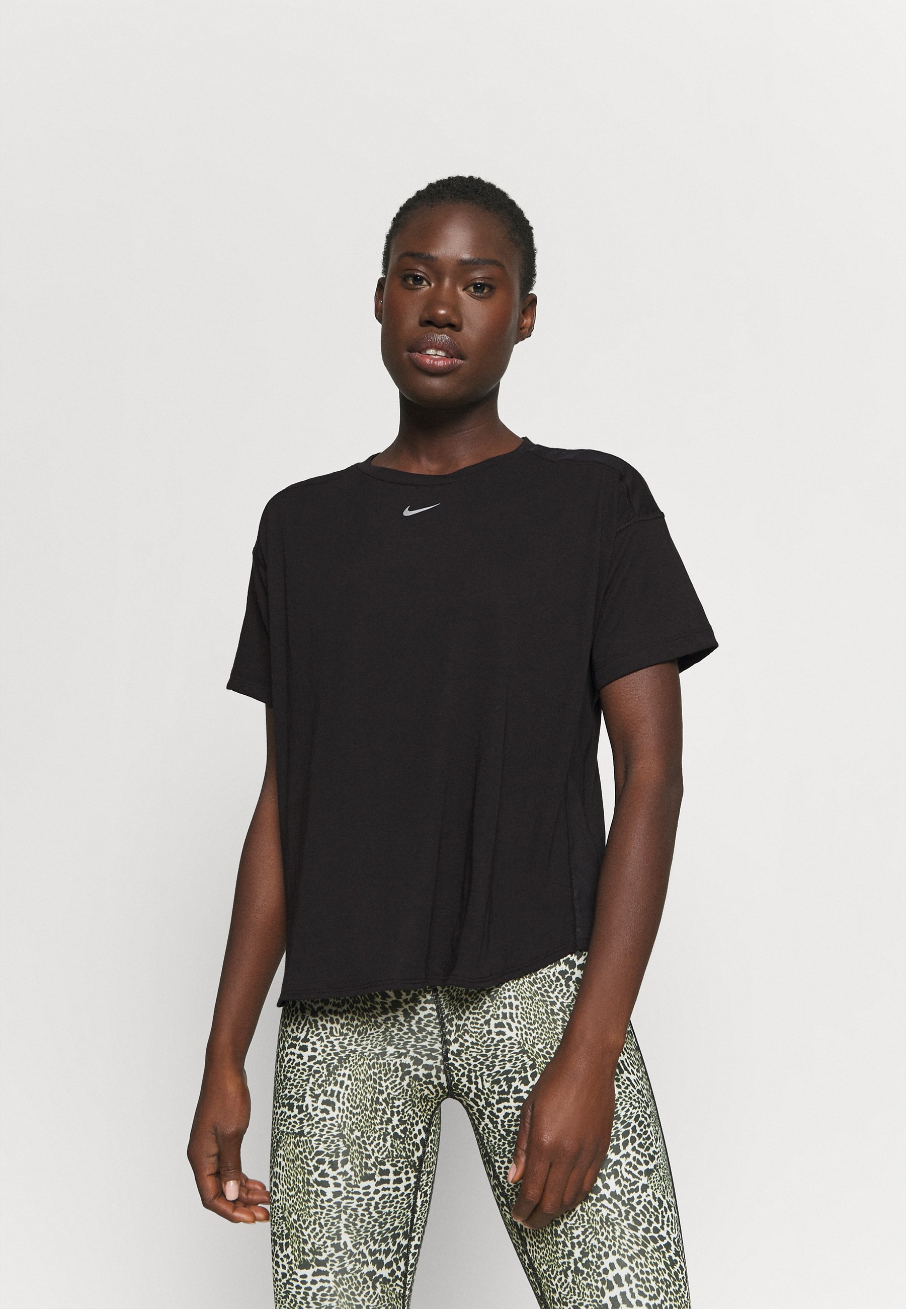 Buy Nike black Pro Aero Adapt T-Shirt for Women in MENA, Worldwide