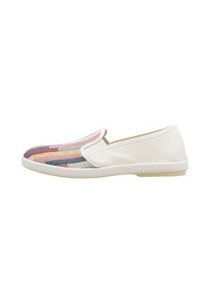 Chaussure à enfiler avec semelle et arrière blanches, devant en tissu rayé multicolore aux tons rose, bleu, jaune et beige.