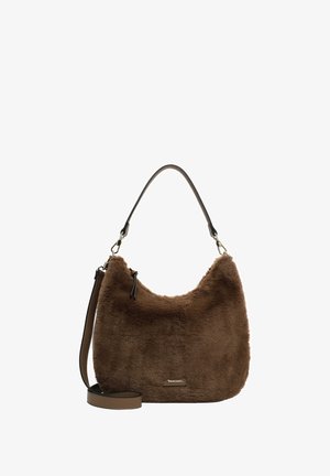 Braune Kunstfell-Handtasche in geschwungener Form, mit kurzem Griff und abnehmbarem langen Schulterriemen. Mit goldfarbigem Logoakzent auf der Vorderseite.