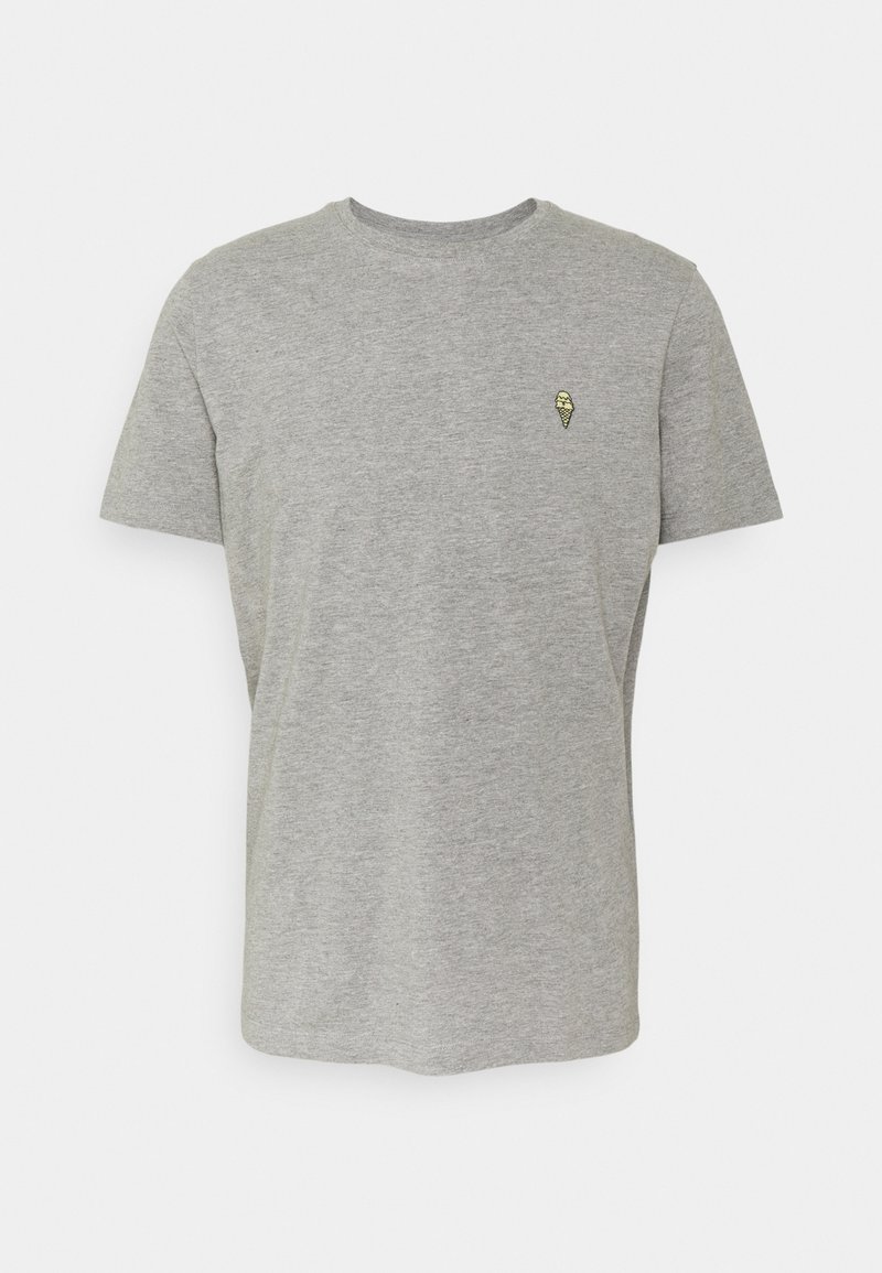 T-shirt gris clair à manches courtes avec une petite broderie jaune d'un cornet de glace sur la poitrine gauche.