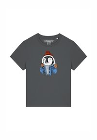 Donkergrijze t-shirt met korte mouwen, afgewerkt met een pinguïnafbeelding in een spijkerjack en een rode hoed, met gedetailleerde borduursels.
