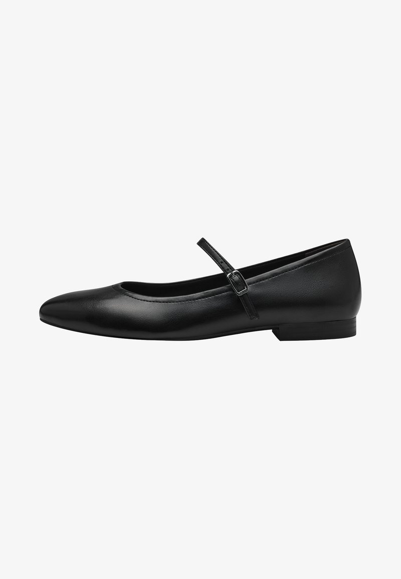 Chaussure plate en cuir noir avec bout pointu et fine bride réglable sur le dessus, vue de côté droit sur fond blanc.
