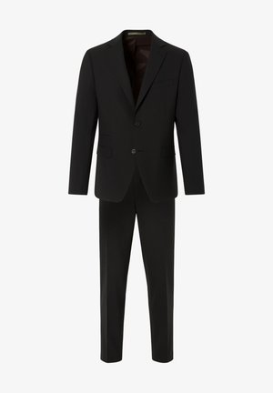 Completo da uomo nero in due pezzi, con blazer a due bottoni e pantaloni a gamba dritta abbinati, su sfondo bianco.