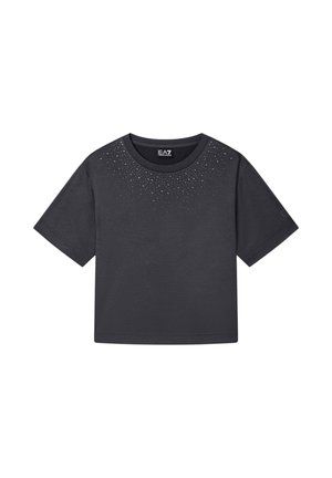 T-shirt corta nera a maniche corte con collo rotondo e piccoli ornamenti argento intorno al colletto.