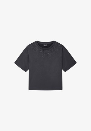 T-shirt corta nera a maniche corte con collo rotondo e piccoli ornamenti argento intorno al colletto.