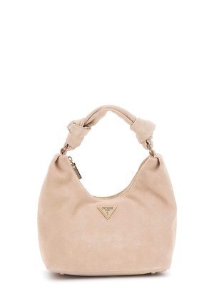 Zachte beige suède handtas met een geknoopte bovenste handgreep, gouden rits en klein goud driehoekig merklogo aan de voorkant in het midden.